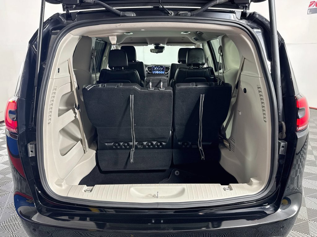 Used 2024 Chrysler Pacifica Touring-L FWD image 25