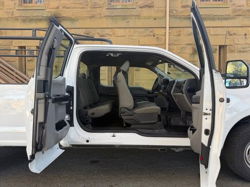 Used 2022 Ford F250 XL w/ Power Equipment Group image 29