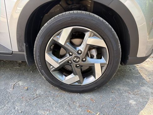 Certified 2023 Hyundai Venue SEL FWD image 8