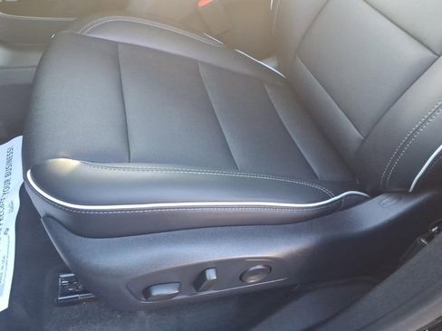 Used 2025 Buick Enclave Preferred image 12