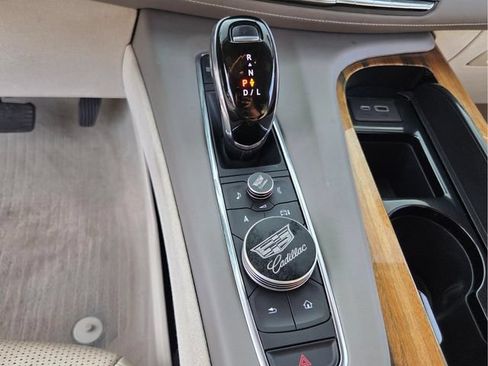 Used 2021 Cadillac Escalade Premium Luxury Platinum AWD/4WD image 27