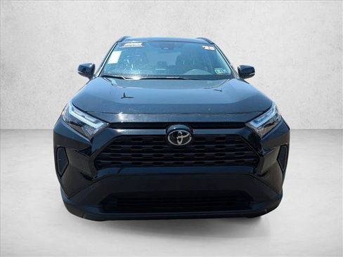 Used 2025 Toyota RAV4 XLE AWD/4WD image 2