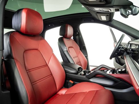 Certified 2024 Porsche Cayenne Coupe image 24