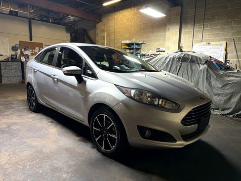 Used 2018 Ford Fiesta SE w/ Equipment Group 201A image 3