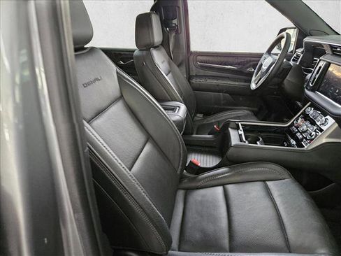 Used 2023 GMC Yukon XL Denali image 13
