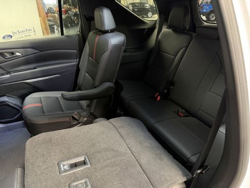 Used 2024 Chevrolet Traverse RS image 25
