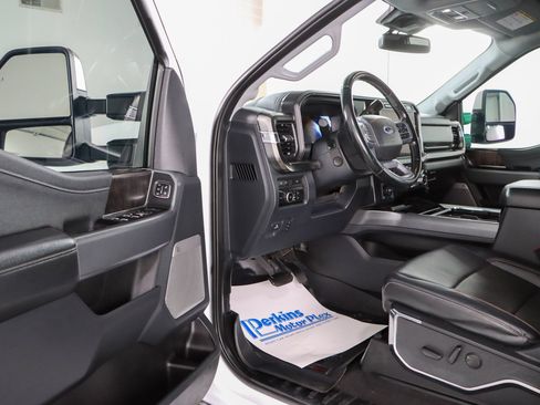 Used 2023 Ford F250 Lariat w/ Sport Appearance Package AWD/4WD image 4