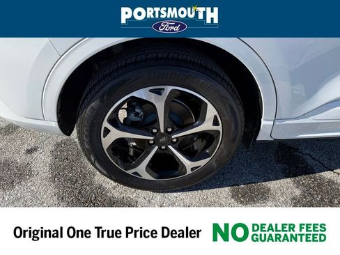 Used 2025 Ford Escape ST-Line Elite w/ Premium Technology Package image 34