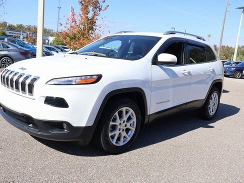 Used 2017 Jeep Cherokee Latitude w/ Safety/Convenience Group image 3
