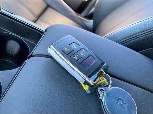 Used 2026 Land Rover Range Rover Velar S image 12