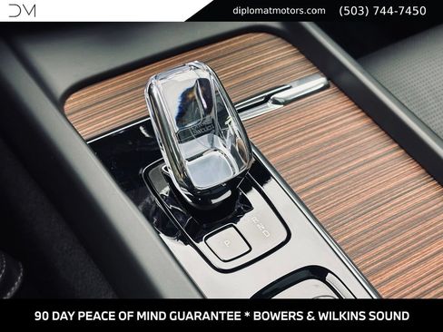 Used 2024 Volvo XC60 T8 Ultimate AWD/4WD image 38