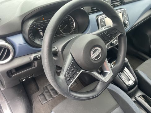Used 2025 Nissan Versa SV FWD image 17