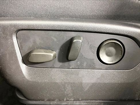 Certified 2021 Buick Envision Essence w/ Sport Touring Package image 33