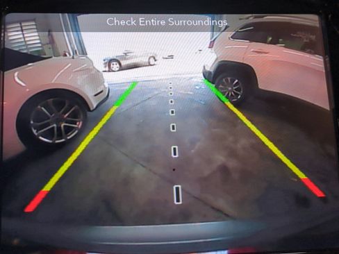 Used 2019 Jeep Cherokee Limited image 22