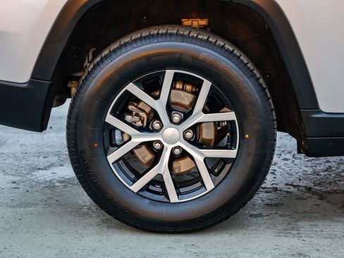 Certified 2024 Jeep Grand Cherokee Limited image 12