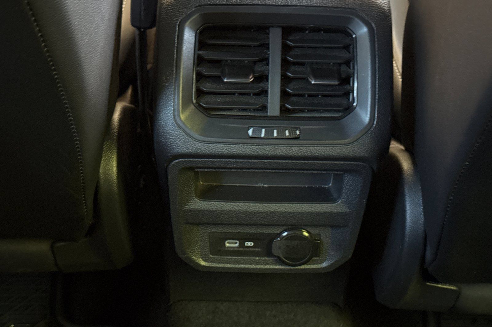 Used 2022 Volkswagen Tiguan SE R-Line AWD/4WD image 17