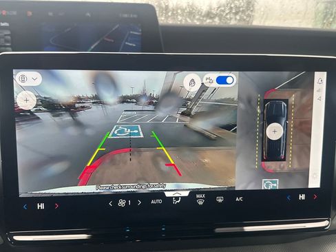 Used 2025 Ford Expedition Active image 20