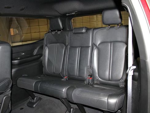 Used 2025 Jeep Wagoneer Series II image 28