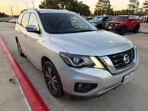Used 2019 Nissan Pathfinder SV FWD image 3