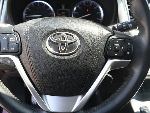 Used 2016 Toyota Highlander XLE AWD/4WD image 32