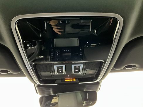 Certified 2025 Land Rover Range Rover Velar S image 13