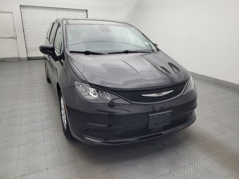 Used 2023 Chrysler Voyager LX FWD image 14