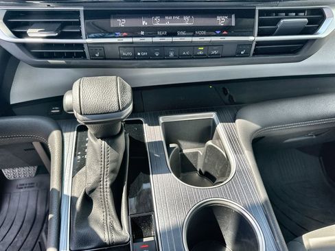 Used 2025 Toyota Sienna XLE image 36