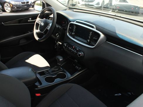 Used 2019 Kia Sorento L FWD image 23