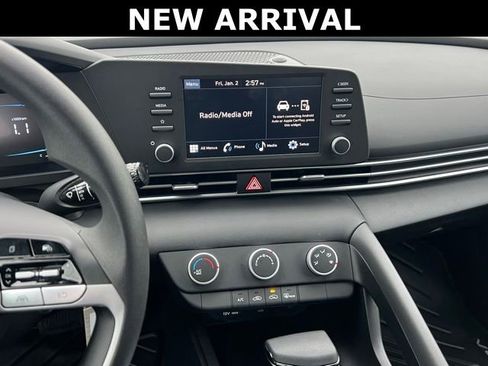 Certified 2025 Hyundai Elantra SE image 18