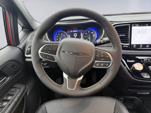 New 2026 Chrysler Pacifica Select image 13
