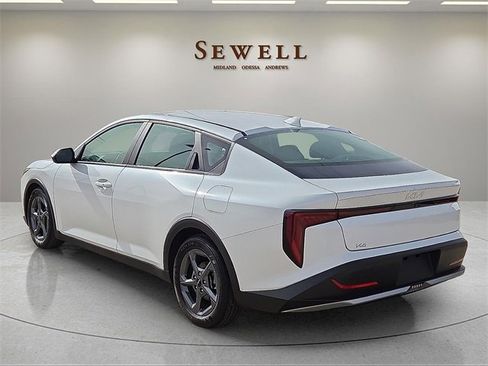 Used 2025 Kia K4 LXS image 3
