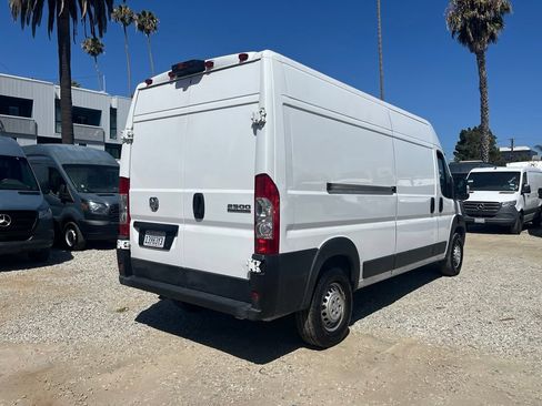 Used 2024 RAM ProMaster 2500 w/ Convenience Group FWD image 4