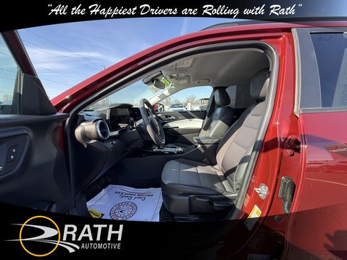 Used 2025 Chevrolet Trax LT image 11