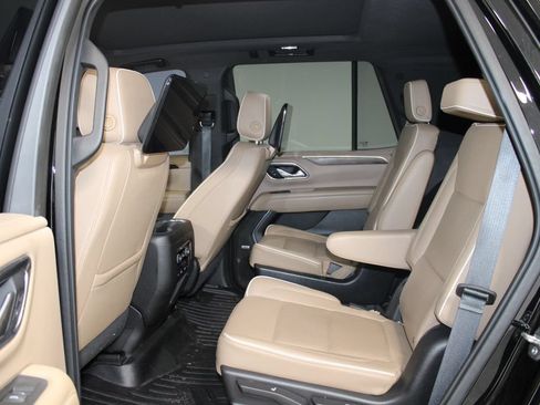 Used 2021 Chevrolet Tahoe Premier w/ Premium Package AWD/4WD image 18