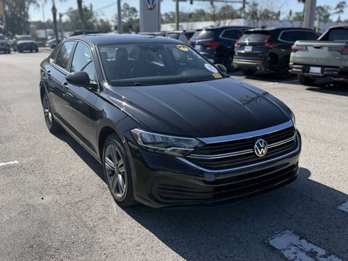 Certified 2022 Volkswagen Jetta SE image 5