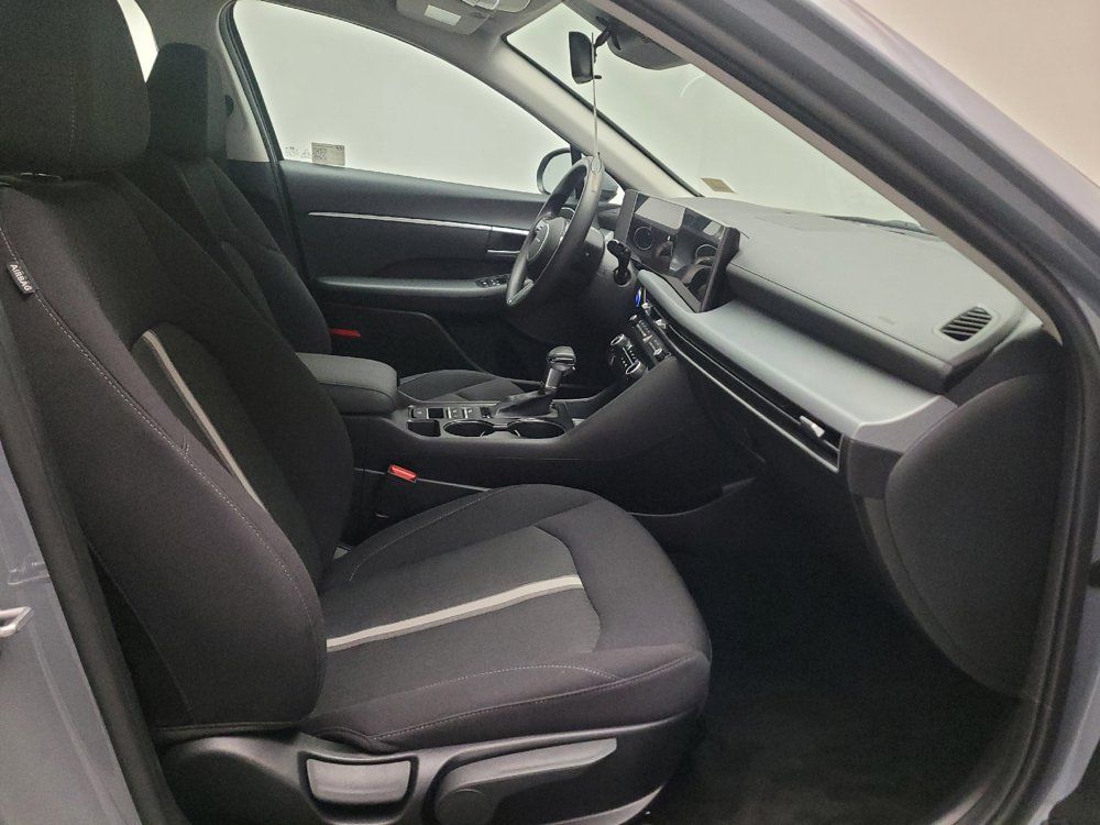 Used 2025 Hyundai Sonata SE FWD image 21