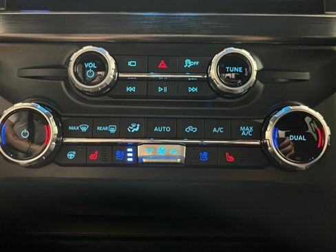 Used 2025 Ford F250 Lariat w/ Lariat Ultimate Package AWD/4WD image 17