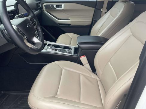 Used 2021 Ford Explorer XLT w/ Equipment Group 202A image 14