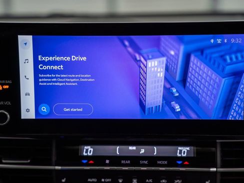 Used 2025 Toyota Sienna XLE FWD image 25