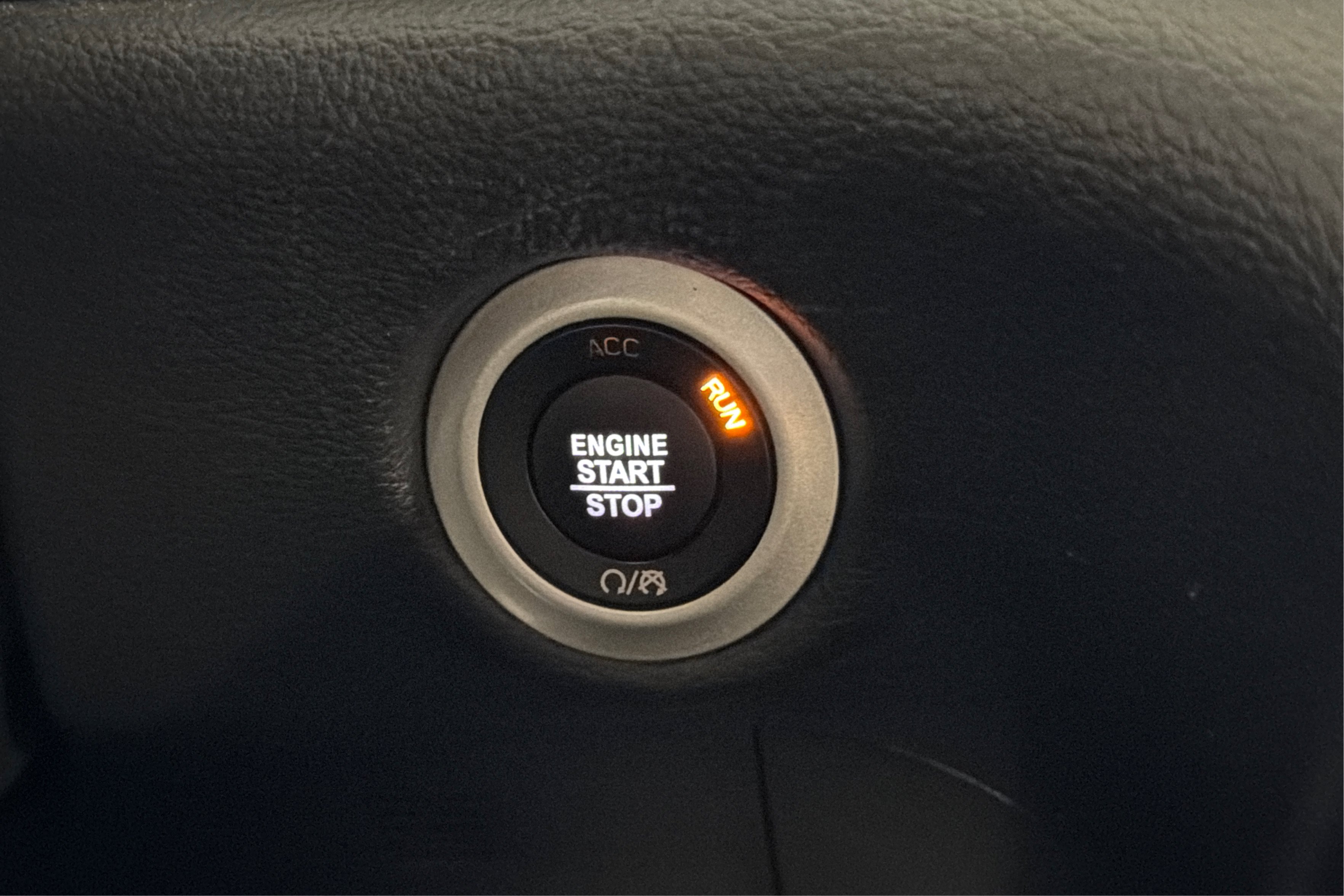 Used 2025 Chrysler Pacifica Limited FWD image 34