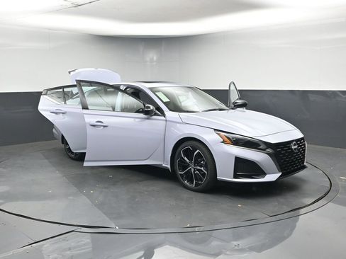 New 2025 Nissan Altima 2.5 SR image 47