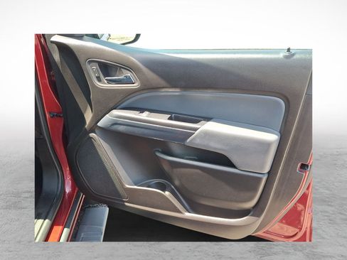 Used 2017 Chevrolet Colorado Z71 AWD/4WD image 10