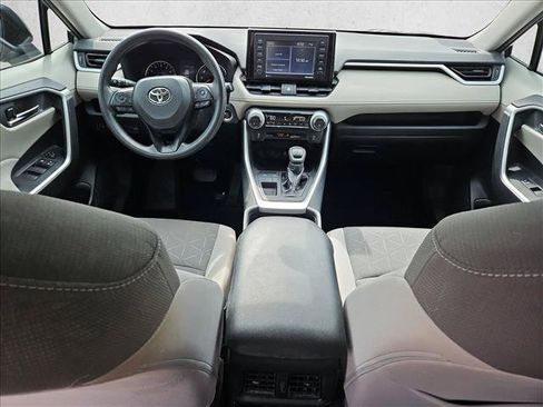Used 2021 Toyota RAV4 XLE w/ Convenience Package FWD image 16