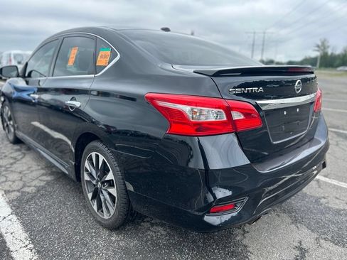 Used 2018 Nissan Sentra SR w/ Technology Package FWD image 2