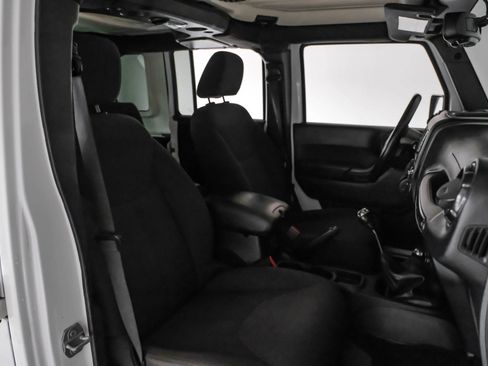 Used 2017 Jeep Wrangler Unlimited Sahara image 26