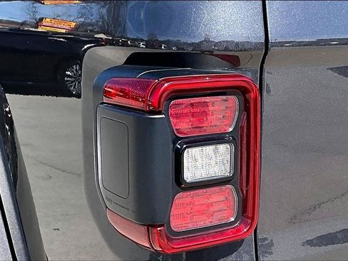 Used 2023 Jeep Gladiator Rubicon w/ LED Lighting Group AWD/4WD image 23