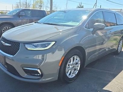 Used 2023 Chrysler Pacifica Touring-L