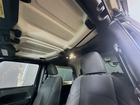 Used 2022 Jeep Wrangler Sport image 13