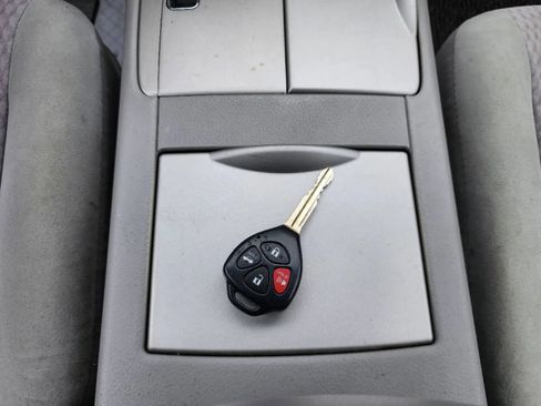 Used 2010 Toyota Camry image 25