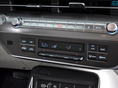 Used 2024 Hyundai Kona SE FWD image 25